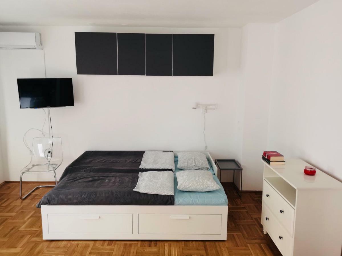 West Vibes Apartment Zagabria Esterno foto